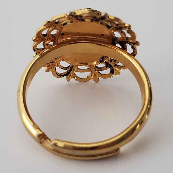 Victorian Women's Gold Jade Ring Jade Chips Oval Stone Centre Scalloped Bezel - Picture 5 of 8